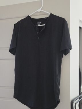 Cut's Men's Black Henley Button Shirt